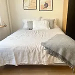 Lovely Studio In The Famous Design District Area.